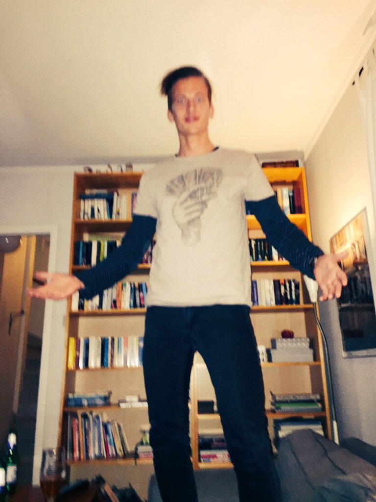 KlorJon's tweet photo. Vad hände med långärmad t-shirt under vanlig t-shirt? https://t.co/2POLnS7e4o