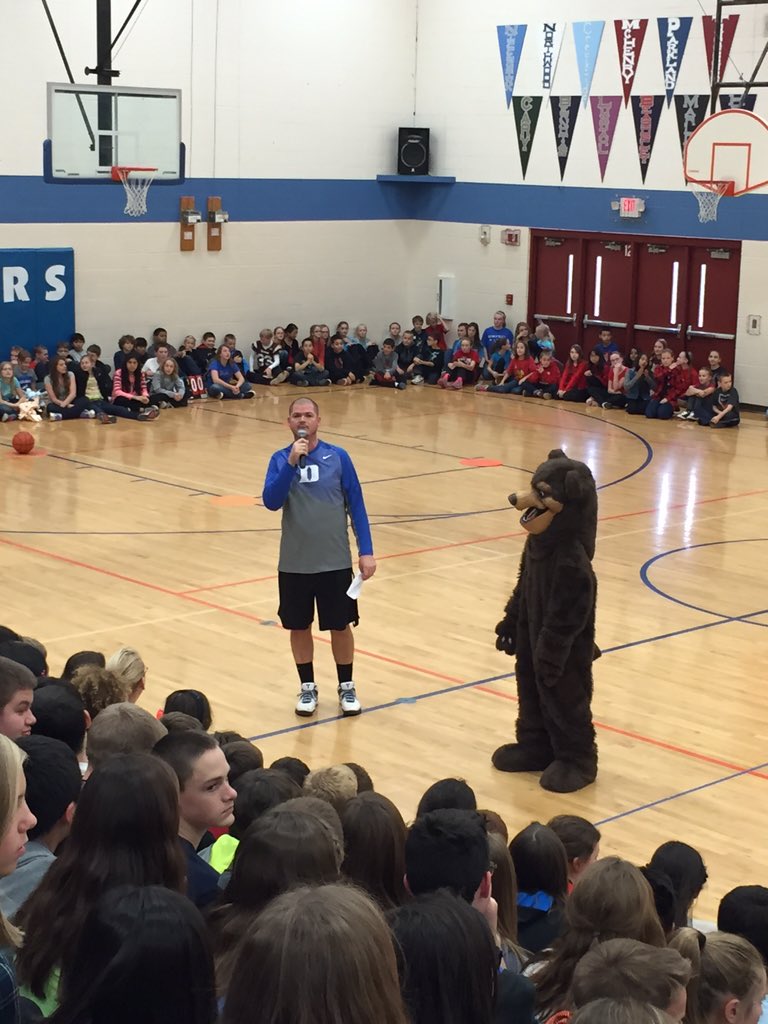 kpow100's tweet photo. HBMS Celebration Assembly!! #awesome #schoolpride @HBMBears @CrystalLakeSD47 https://t.co/7BvdeOcwfx
