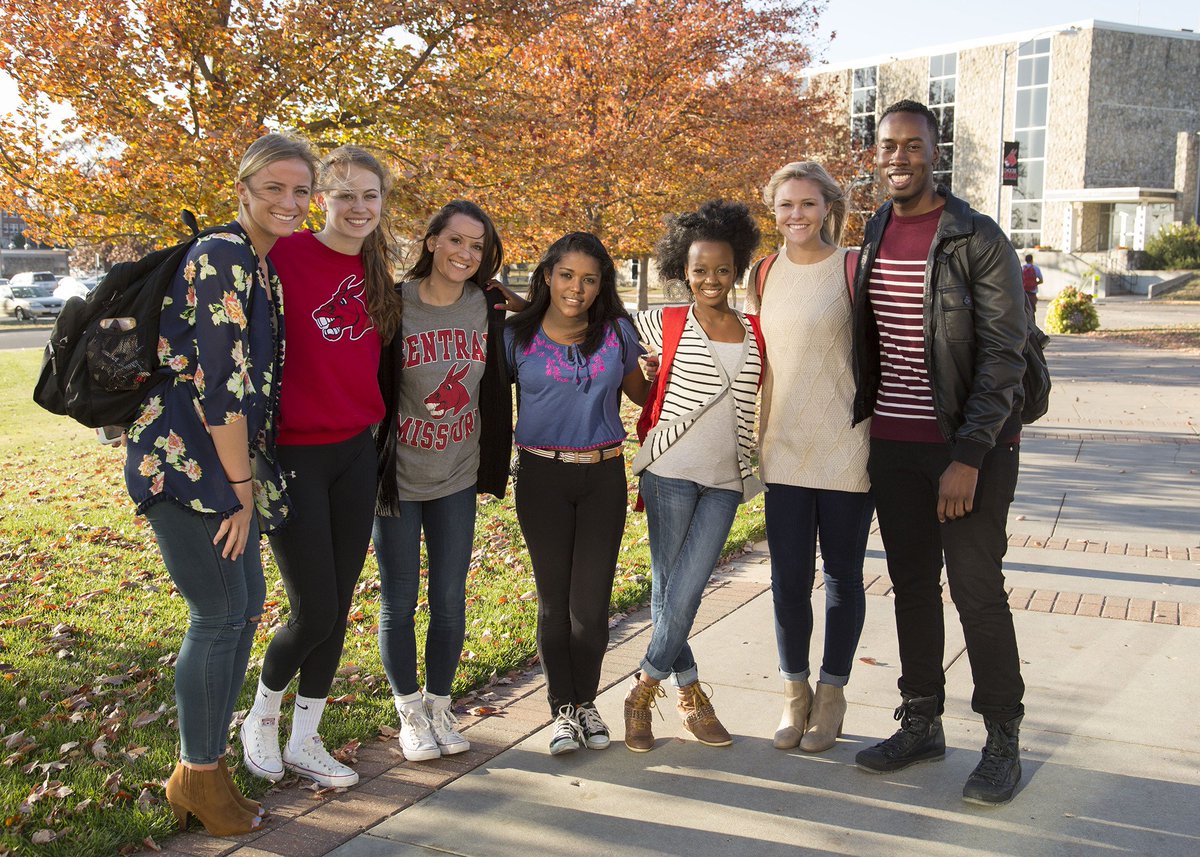 UCentralMO's tweet photo. Fall break is finally here! Have a wonderful week off and enjoy your time with family and friends! #FallBreak2015 https://t.co/e9MwIEclep