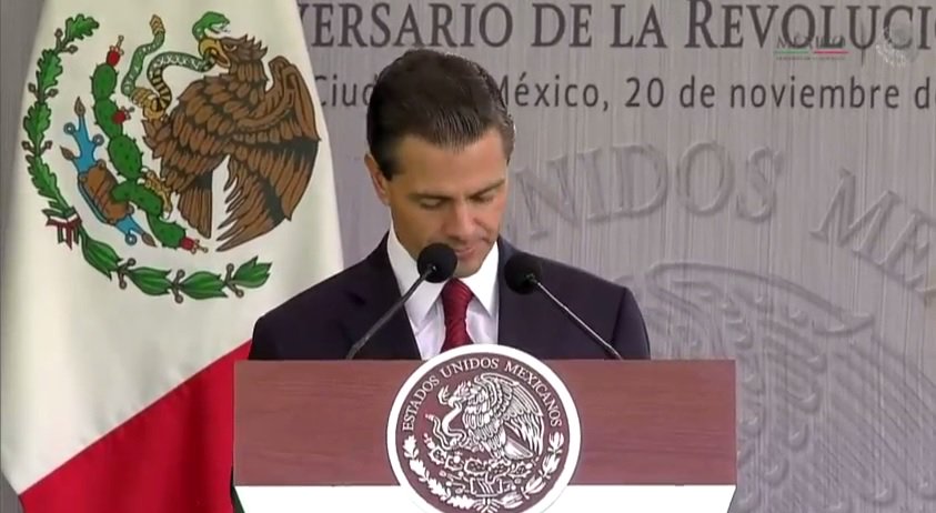 PresidenciaMX's tweet photo. #EnVivo: Mensaje del Presidente @EPN. 105 Aniversario de la Revolución Mexicana https://t.co/6J6eLvBqYv https://t.co/72gXTomfFY