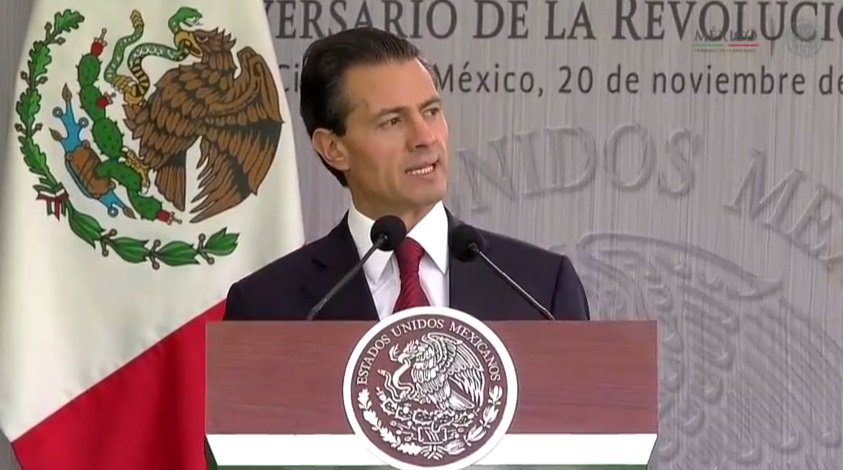PresidenciaMX's tweet photo. #EnVivo: Mensaje del Presidente @EPN. 105 Aniversario de la Revolución Mexicana https://t.co/6J6eLvBqYv https://t.co/72gXTomfFY