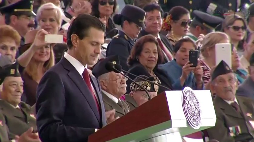 PresidenciaMX's tweet photo. #EnVivo: Mensaje del Presidente @EPN. 105 Aniversario de la Revolución Mexicana https://t.co/6J6eLvBqYv https://t.co/72gXTomfFY