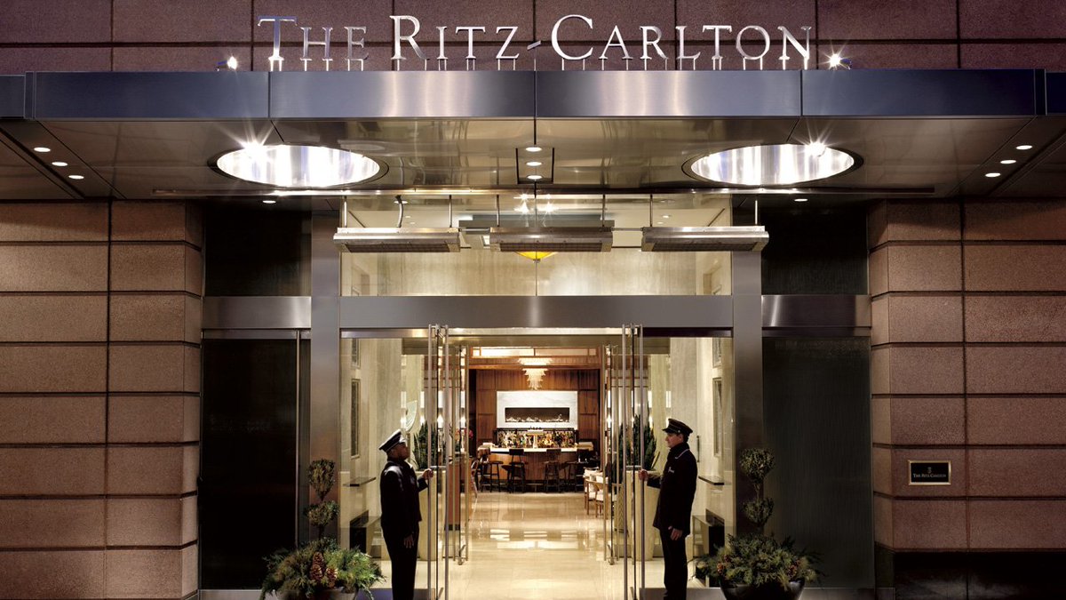 Suite move! <a href="/RitzCarlton/">The Ritz-Carlton</a> registers RitzCarlton.sex bit.ly/1OQNs9G #RitzCarlton #Travel #LuxuryHotel