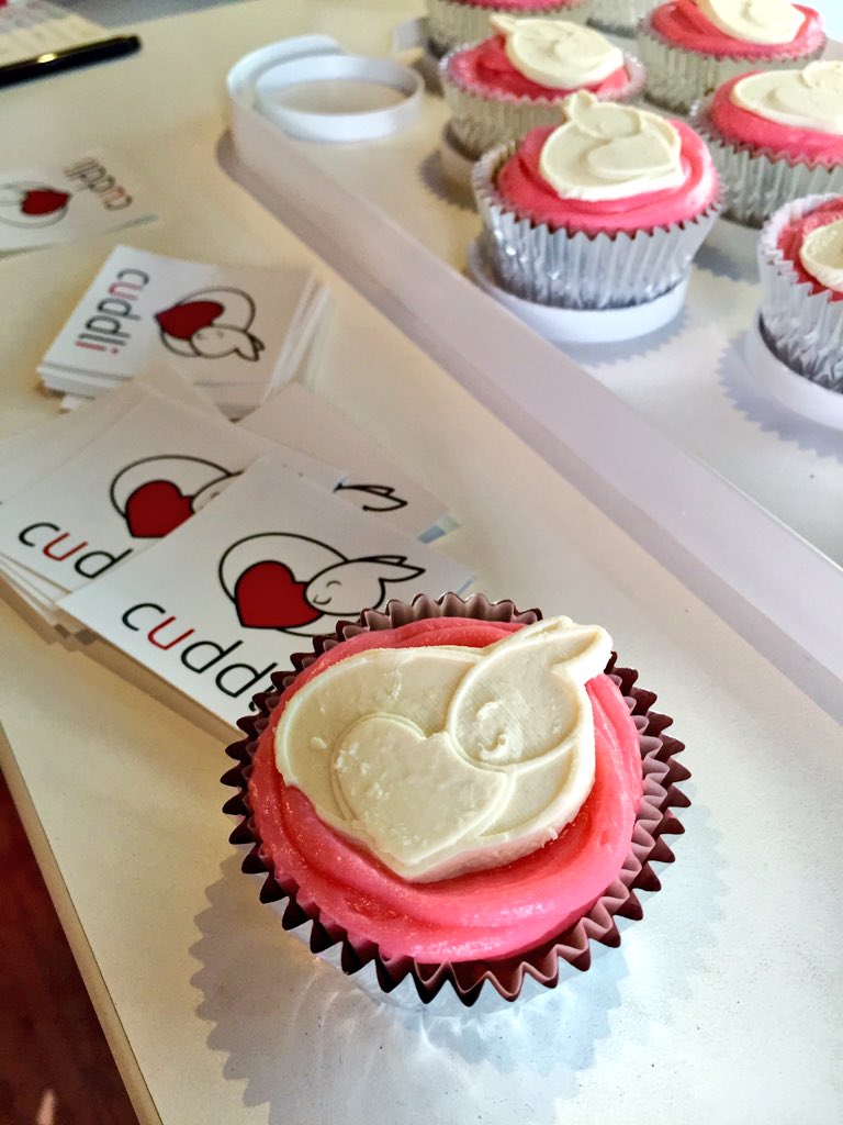 LAStartupWeek's tweet photo. Custom 3D printed artesian cupcakes? Yes please! Thanks @cuddliapp #LAStartupWeek https://t.co/a5L2TdHDFX