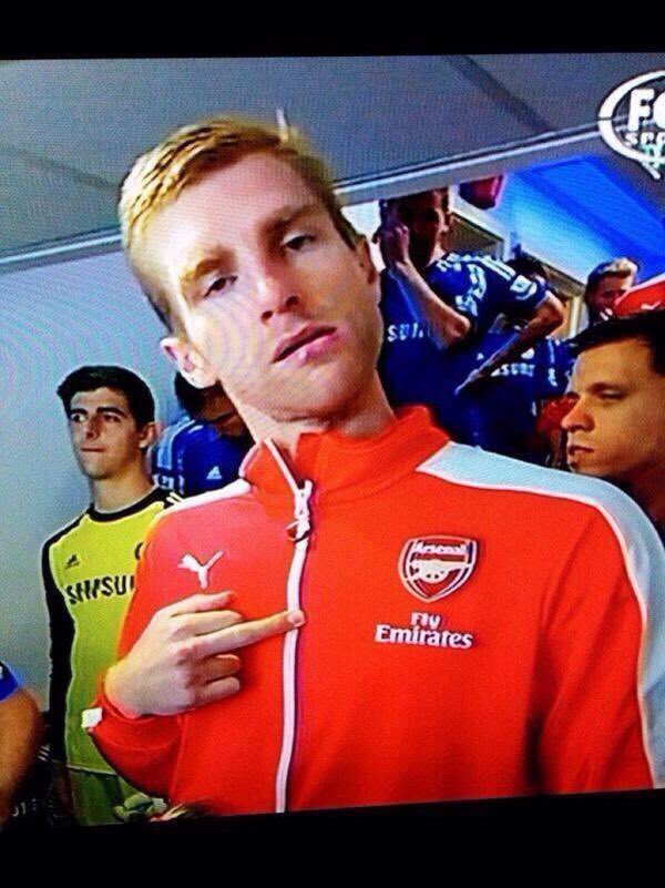 MRossi_UK's tweet photo. Mertesacker would fit in with half of the Jacksons Fairfield team!!!! #doubledrop #dustyFC https://t.co/8r6mrYGaI1