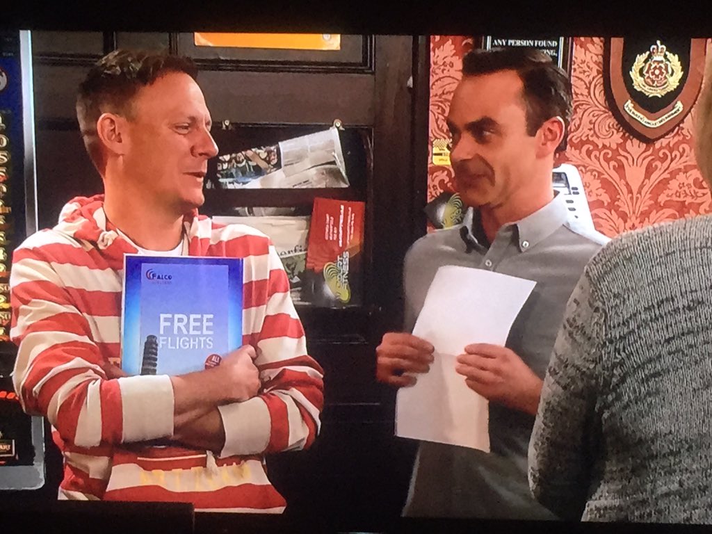 CorrieArt's tweet photo. Is Sean in the pub?
#Corrie #WheresSean #CoronationStreet
#SeanTully @antonycotton https://t.co/xLqPu1Unu3