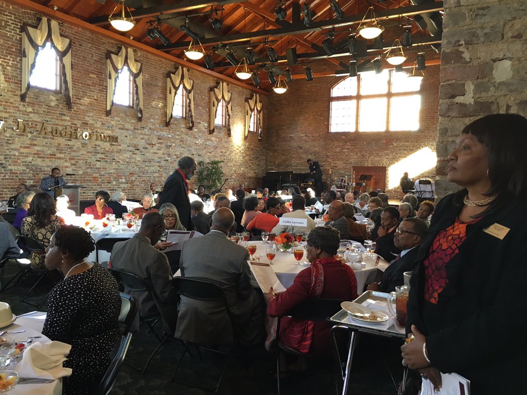 PurseBaby's tweet photo. @ClaflinUniv1869 - #CUHC2k15 @IvySpeaker @marcusburgess35 - Images of Success and Leadership Giving -#Lealandloyal https://t.co/KHRD32uaeE