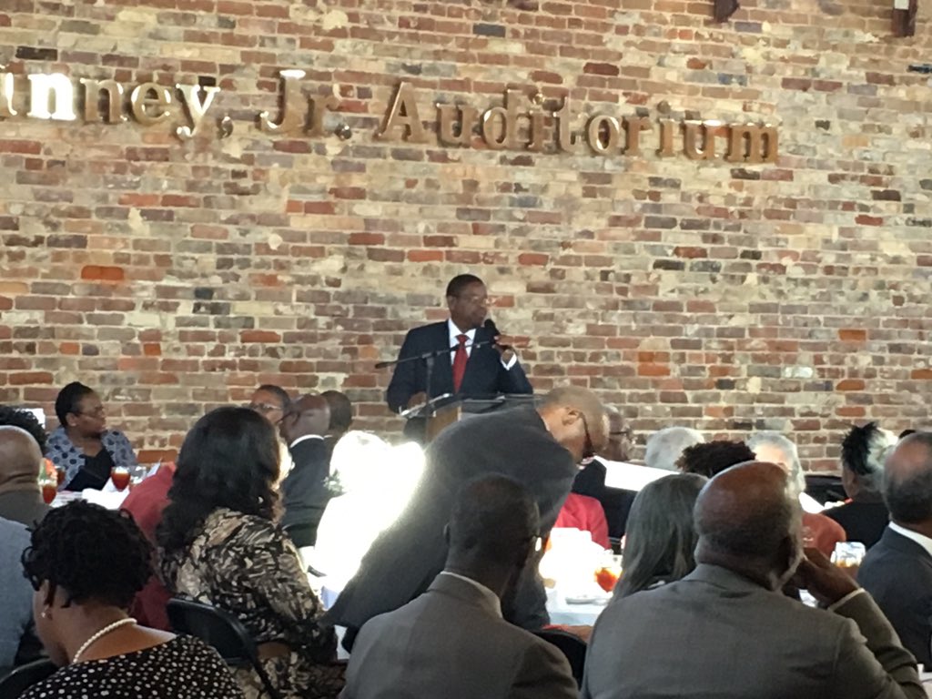 PurseBaby's tweet photo. @ClaflinUniv1869 - #CUHC2k15 @IvySpeaker @marcusburgess35 - Images of Success and Leadership Giving -#Lealandloyal https://t.co/KHRD32uaeE