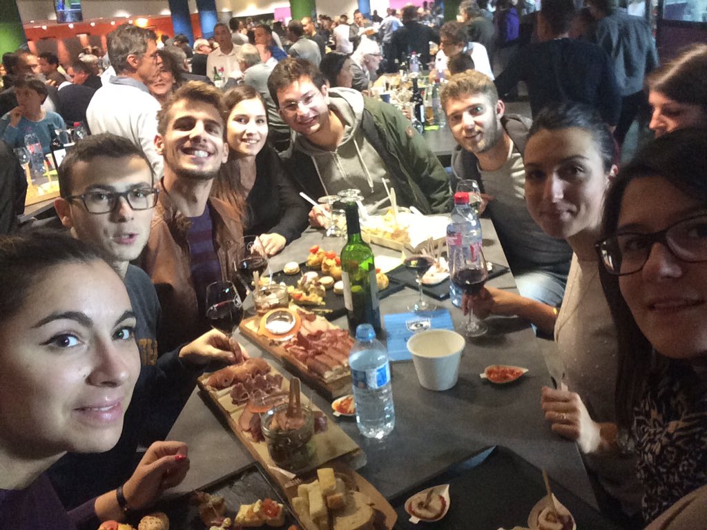 Sandra_Pelaez31's tweet photo. Les @M2AE2015 en tribune présidentielle : @MHR_officiel - Calvisano, Merci Monsieur Altrad ! https://t.co/XgQUiOlGL5