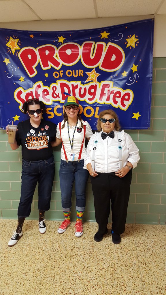 CobbElem's tweet photo. Red ribbon week, "I'm too smart to start." Dress like a nerd!!!   Proud to be drug free. https://t.co/ATxaCc2a0j