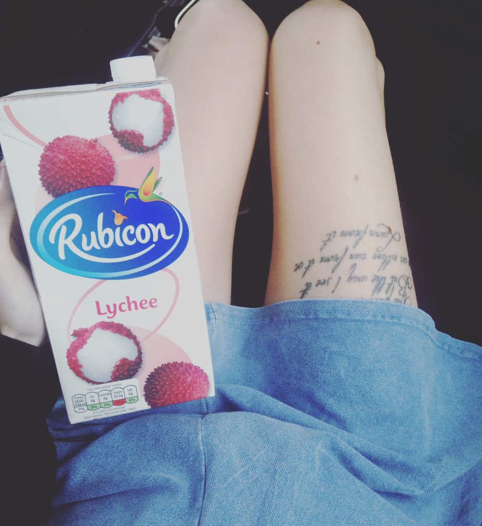 gothicthinspo's tweet photo. #skinny #bonespo #gothic #tattoo #thin #thinspo #tiny #fitness #style #outfit #proana #me https://t.co/gNVOOzmhQu