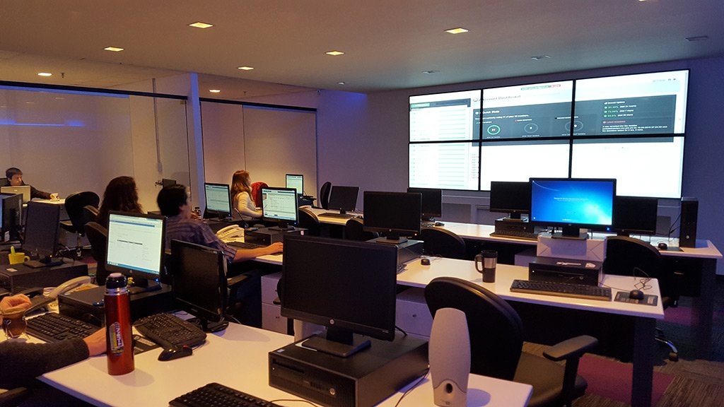 MGPCba's tweet photo. Funciona a pleno el nuevo DataCenter del Centro Cívico https://t.co/r93kZBfeQY https://t.co/oqgkOb8uXi