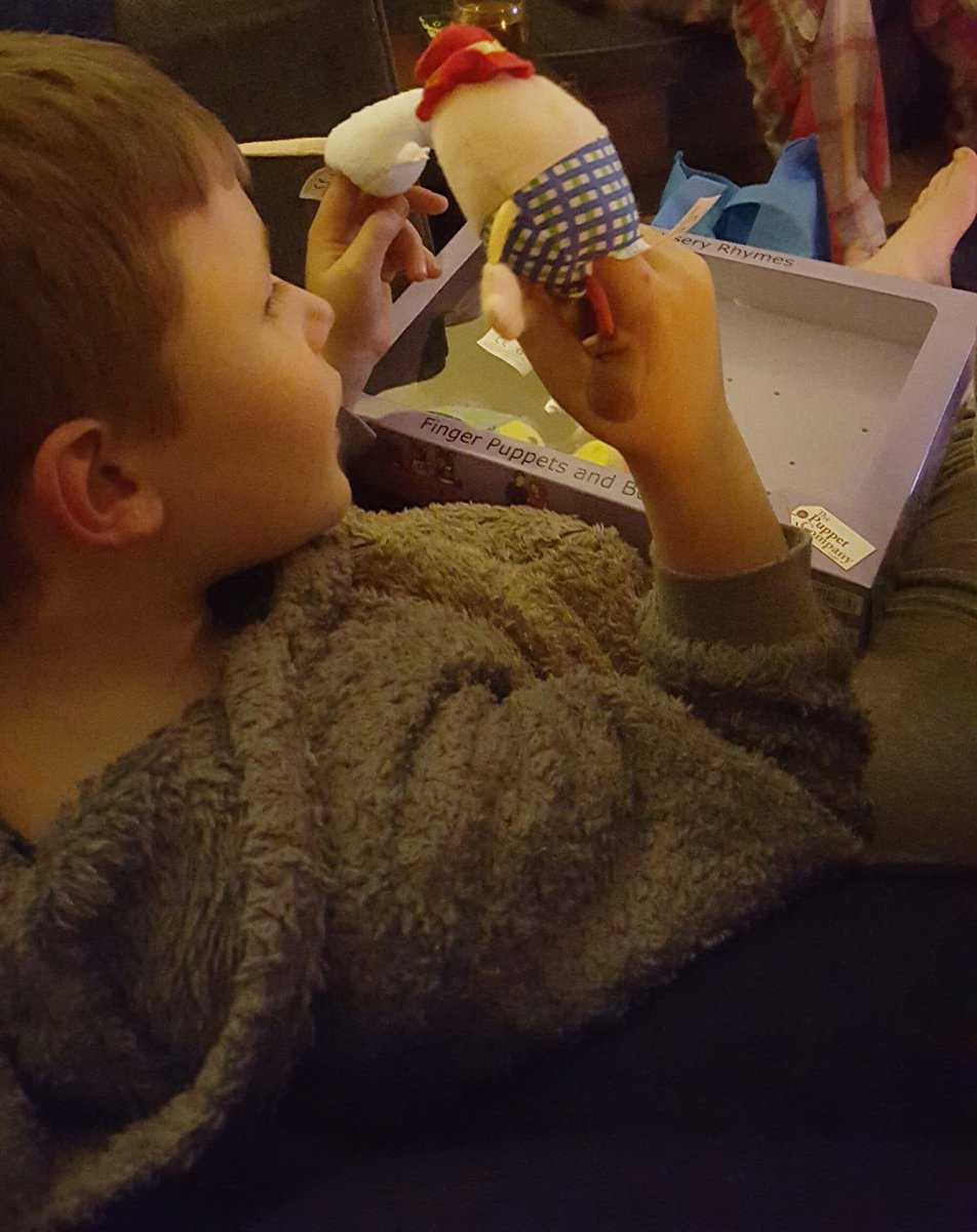 LuluD83's tweet photo. @Bookbug_SBT @scottishbktrust #bookbug training today &amp; my 7 yr old is loving the finger puppets. #learning #singing https://t.co/oaQTktHGVG