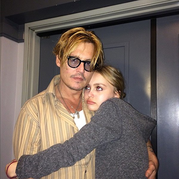 bcarpetlatam's tweet photo. Johnny Depp está orgulloso de que su hija sea abierta sobre su sexualidad https://t.co/RSFg8SqZOU #News https://t.co/tzHePZAg0f