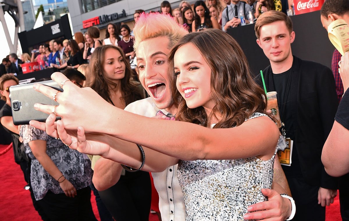 RT @TheAMAs: Here's everything you need to know about the @CocaCola Red