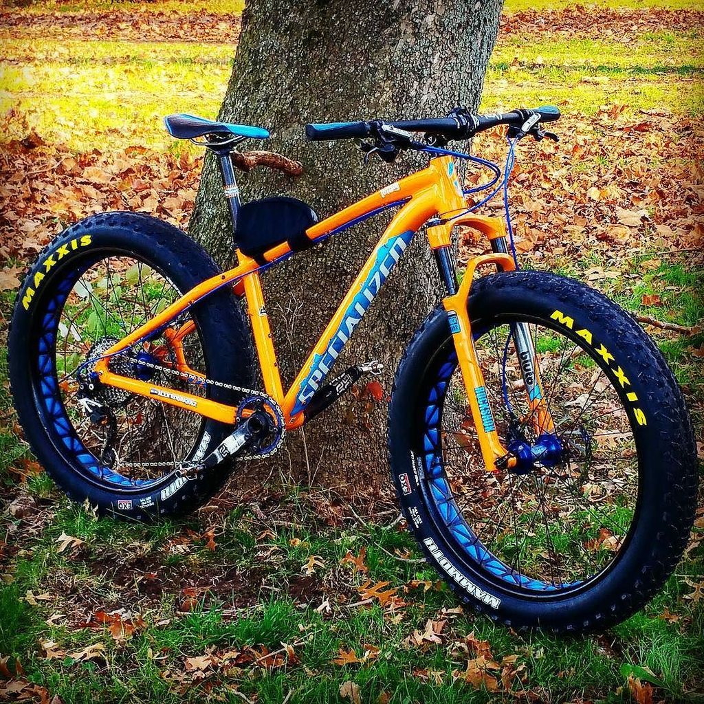 TuttoMTB's tweet photo. alatinoloco / New Maxxis Mammoth rubber for my fatty! Looking smooth!
#maxxis #mtbnj #specialized #fatbike #customf… https://t.co/zy9zkGBwkn