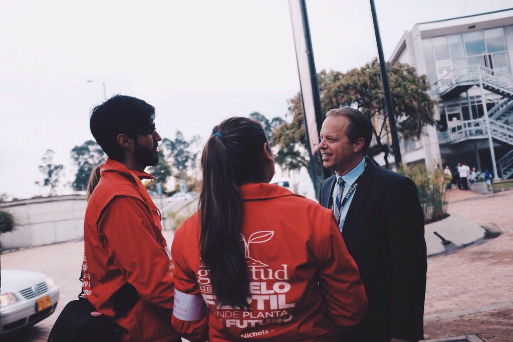 MensajeEnciende's tweet photo. ¡Le damos la bienvenida al @DrJoeDispenza! El gurú de la física cuántica ya está en #MensajesQueEncienden https://t.co/fM2rCmtQAG