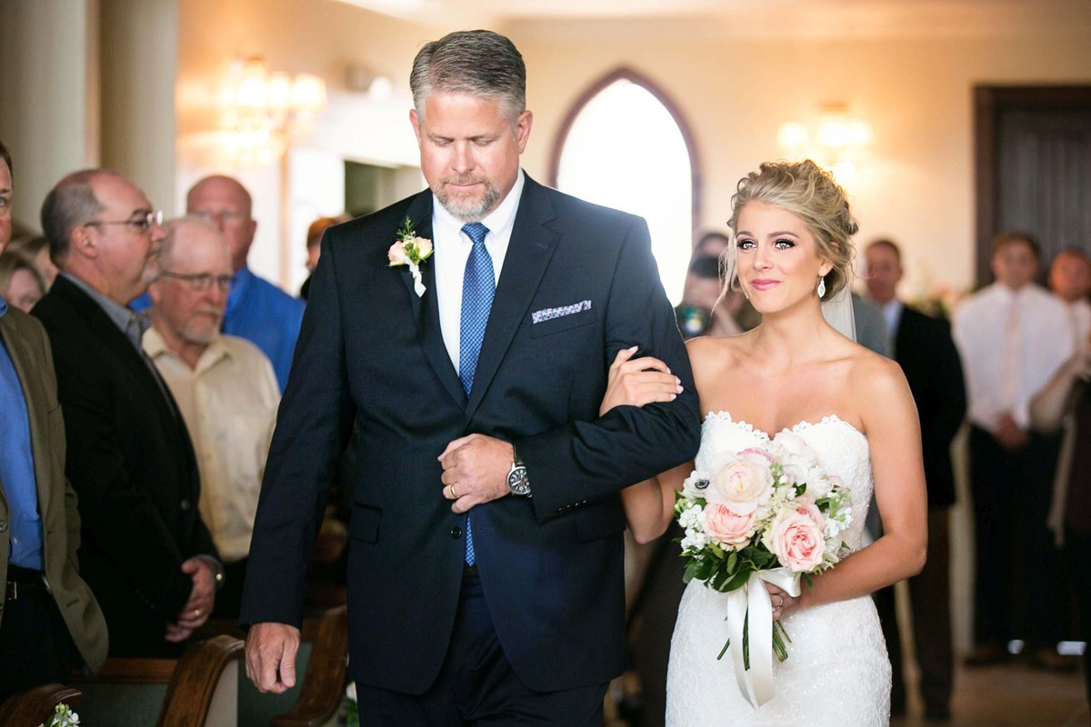 AG_DFW's tweet photo. A walk to remember <3 Thank you @Alleejphoto for this beautiful moment caught in time! #ashtongardens #alleejphoto https://t.co/xHImCrIS3g