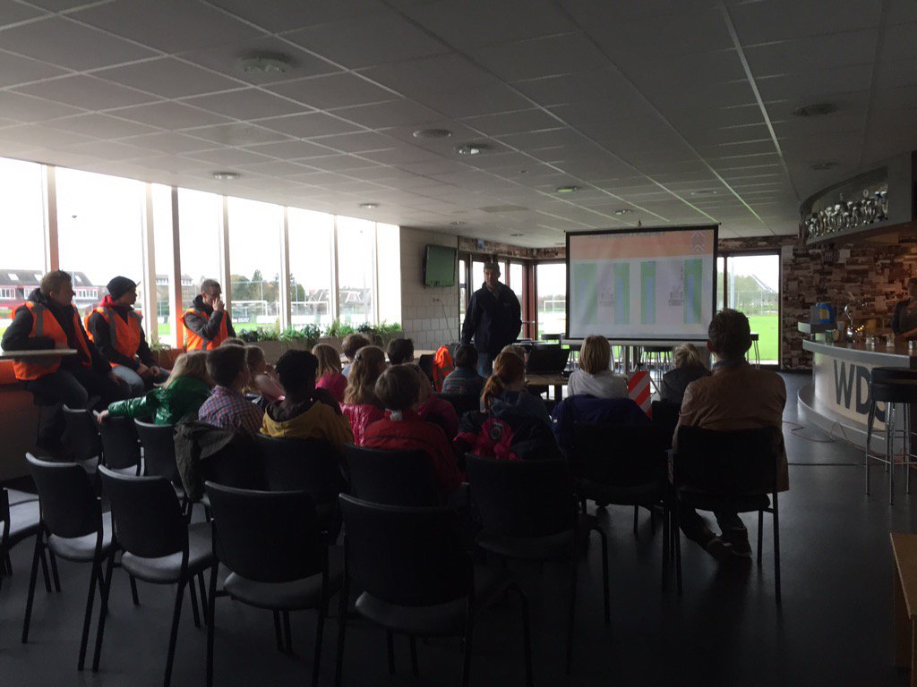Vandaag kregen leerlingen groep 7/8 #Waarder #Driebruggen voorlichting over #VOMOL door <a href="/MBOHouten/">Wellant MBO Houten</a> <a href="/CUMELANederland/">Cumela</a>.
