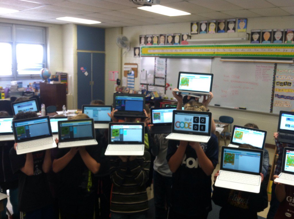 Hour of Code kickoff with <a href="/GravettJulie/">Julie Puentes</a> and her class. Proved to be proficient writing algorithms. <a href="/FlemRarSchools/">FlemRarSchools</a>