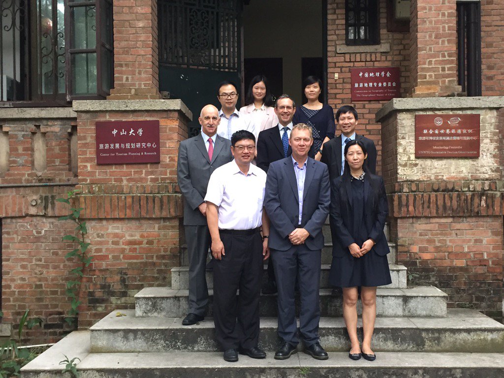 davidsolnet's tweet photo. At sun yat sen Uni w UQ Business School dean, Andrew Griffiths and CEO of MGM China, Grant Bowie - great stuff ! https://t.co/MrSsRZ1oXg