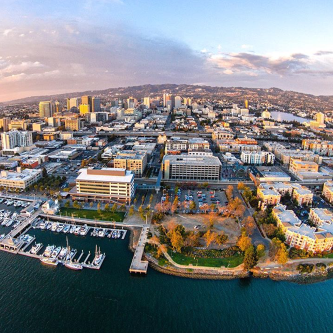 LittleGiant_IC's tweet photo. Amazing pic of #JackLondonSquare by @skyhighoakland -- #oakland #bayarea #eastbay #oaklandlocal #icecream https://t.co/pzZ86Aa13I