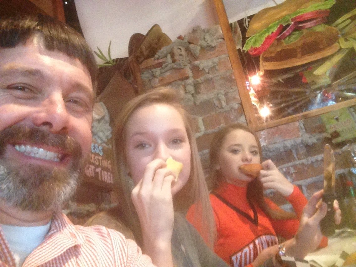 MorganBama's tweet photo. Pre-game meal at Santa Fe before AAA Championship game. @maryykmorgann4 @sfmorgan00 #MAVOLS #Going4No9 https://t.co/doK6h8B2cQ