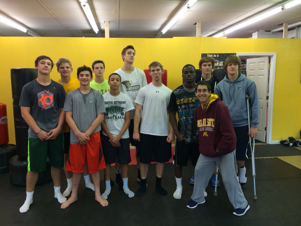 CoachCochranLHS's tweet photo. JV @FlyersHoopsNews getting a great kickboxing workout courtesy of @Mrs_CochranLHS. Lots of soaked shirts! https://t.co/h8DoYrvJ3j
