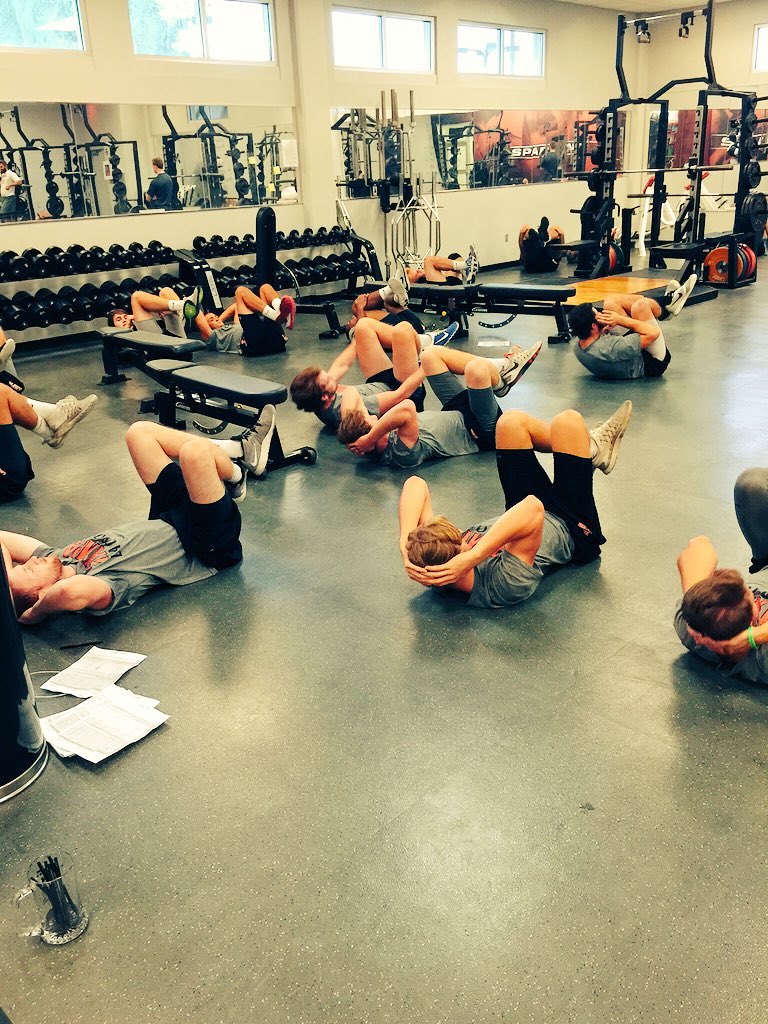 UTampaMLax's tweet photo. Final workout before thanksgiving #utlax https://t.co/jIchBgaMYm