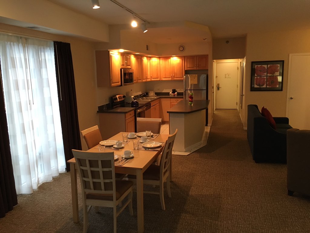 JamieLavig's tweet photo. Okay WOW?! Executive Suite done right. 🔥place, balcony, kitchen and separate bedroom. @CSChicagoHotel #StaycationChi https://t.co/SOgTOFdGby