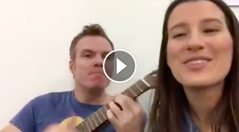 MarieJo_B's tweet photo. On AIME la reprise de #StevieWonder au Ukulele par @StefanyBedard et @laurentmatt! ✌ 🎸 🎤 >> https://t.co/dAy2kGaXcL https://t.co/OiRrghmYeG