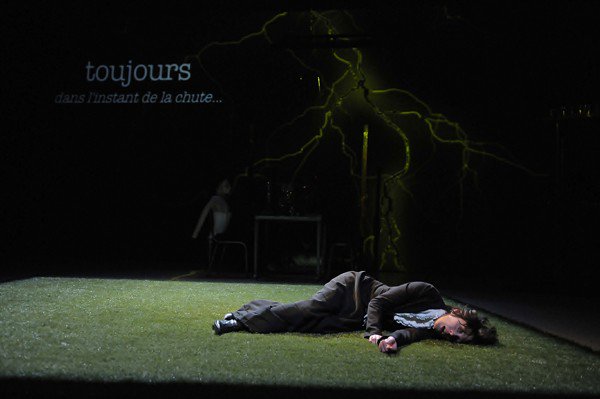 #théâtre "Farben" de Mathieu Bertholet : le drame intime de la conscience face à la science <a href="/pochegve/">mAthieu Bertholet</a>