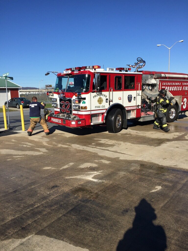 ProgressFire32's tweet image. Another day #drillin.  Truckman Rodkey working on being a wagon driver! #enginecompany #runninglines #renegageengine