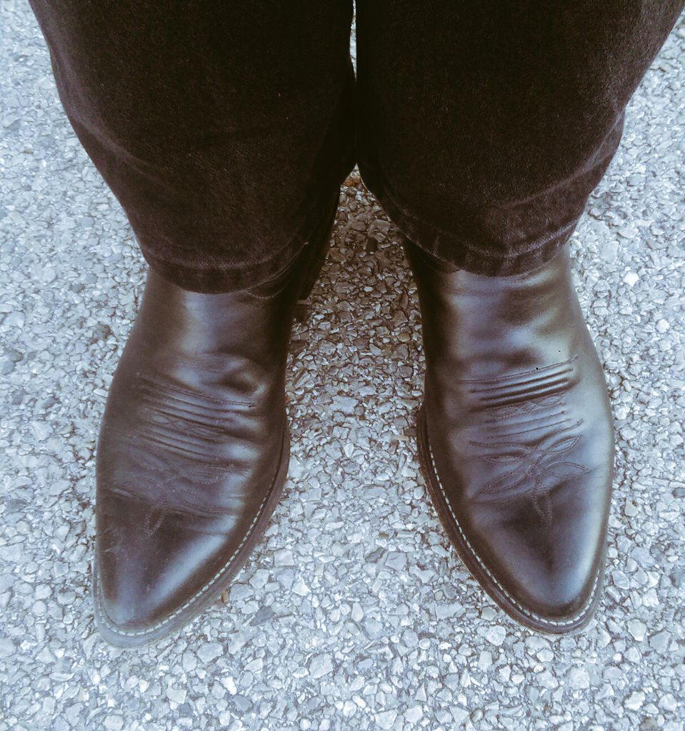 TomZizkaFox26's tweet image. Today... The #SockGame gave way to my #BootGame @Fox26Houston #HometownFriday in @HoustonHeights