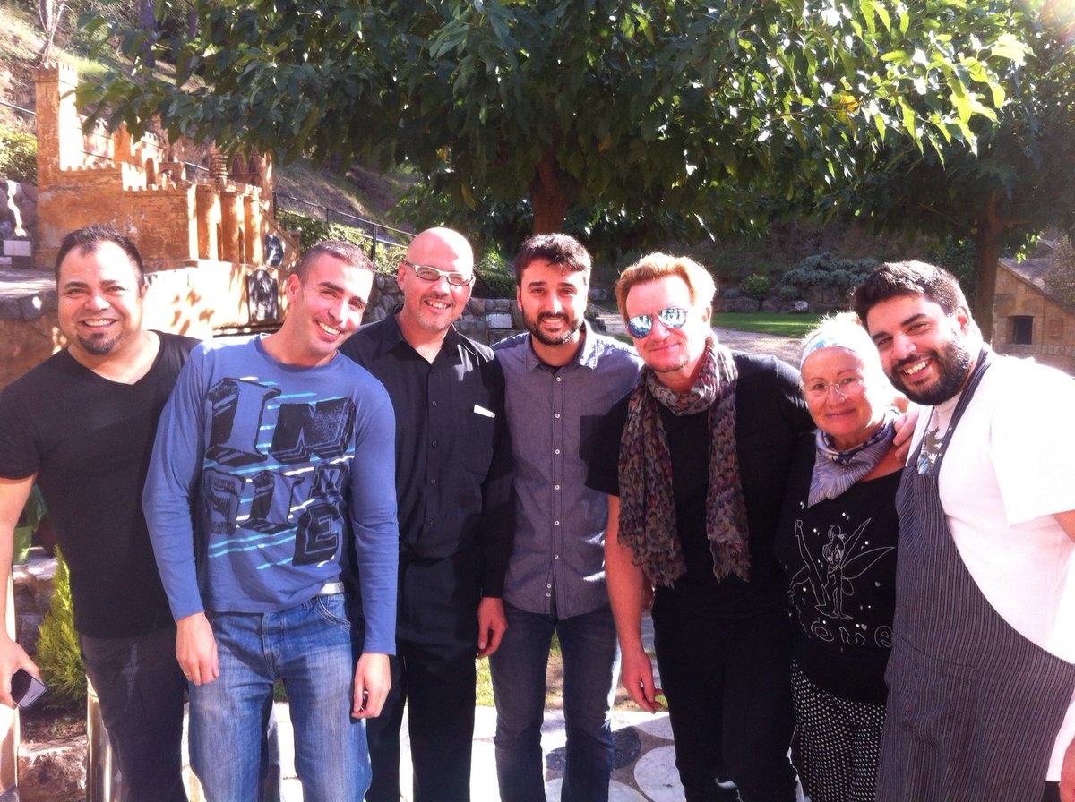 masiatort's tweet photo. el pasado mes de octubre vino a vernos #Bono de #U2, un gran honor para todo el equipo de @masiatort ! @U2enEspana https://t.co/NMNVJCWxLQ