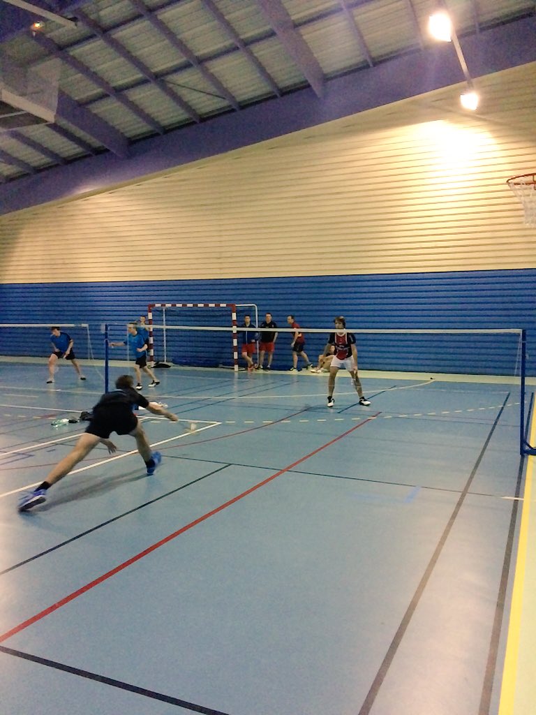 USC78bad's tweet photo. J2 pour l'équipe 5 @USC78bad et 2nde victoire 5-1 @ domicile ! 🏸 #D5E #USC5 #interclubs #badminton https://t.co/bTJJLdsdT6
