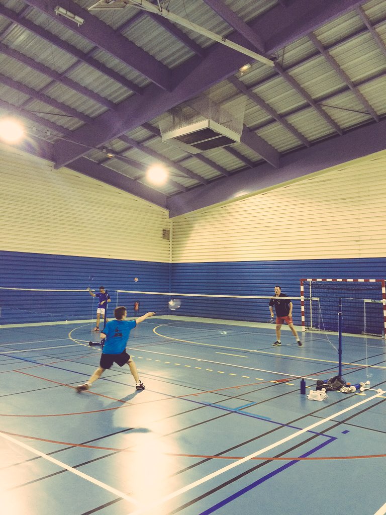 USC78bad's tweet photo. J2 pour l'équipe 5 @USC78bad et 2nde victoire 5-1 @ domicile ! 🏸 #D5E #USC5 #interclubs #badminton https://t.co/bTJJLdsdT6