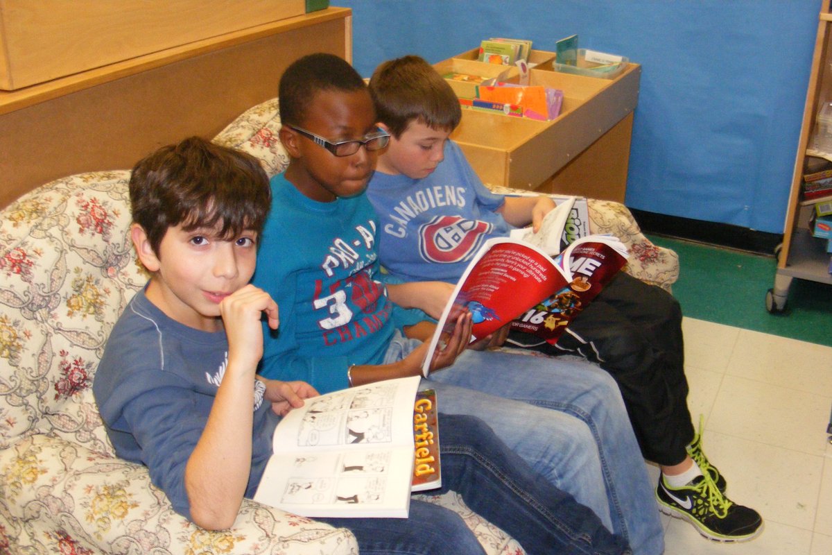 TDJ_FS's tweet photo. Droit d'apprendre. On lit partout dans l'école et on pense à ceux qui ne le peuvent pas.#NDClearn #ihaverights https://t.co/mvEmxYF5PH