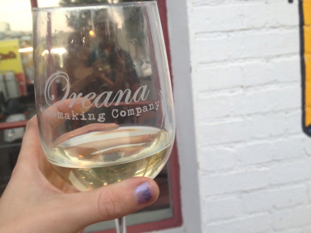 thestarbandits's tweet photo. Wine, love and @thestarbandits! 
@OreanaWinery #SantaBarbara https://t.co/b2QQXMeoAA