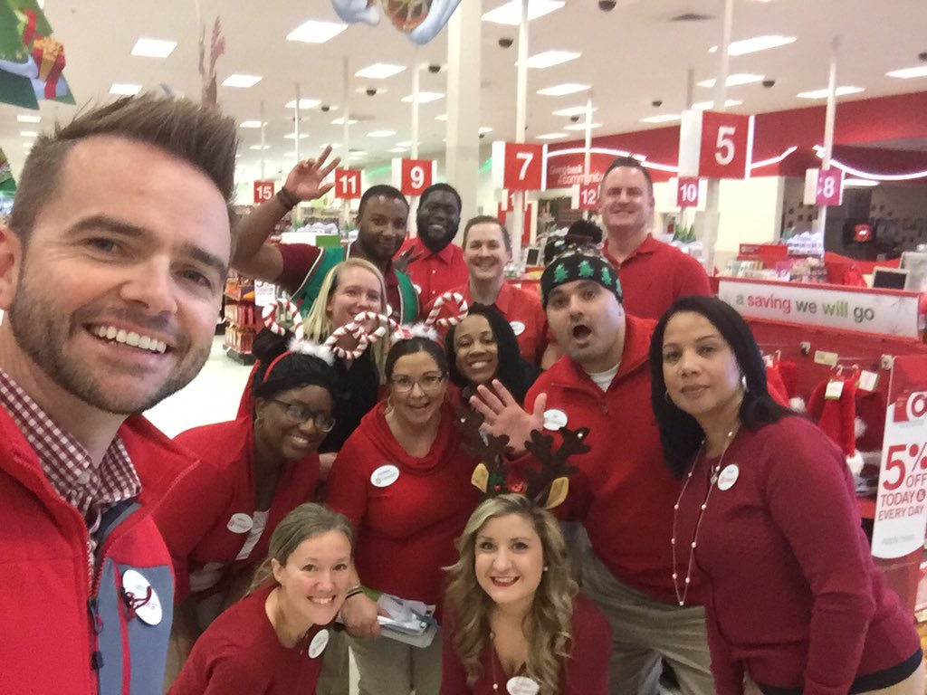 justinadamburns's tweet photo. T1793 is all about huge sales comps, green service, and rockin REDCARDS this Holiday Season! #havingfunsellingstuff https://t.co/nWAJn3NOaf
