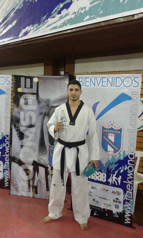 UNCDeportes's tweet photo. EL PREMIO REFORMA UNIVERSITARIA DE ORO FUE PARA JORGE @jorgealvareztkd https://t.co/sgfyXkr435