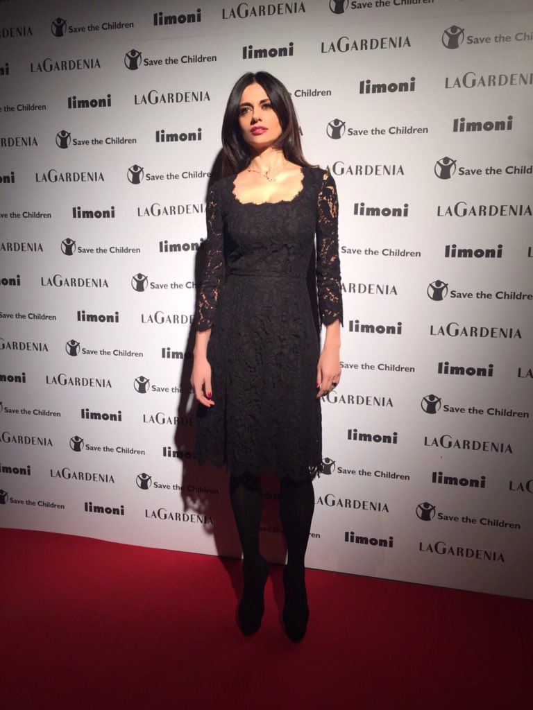 rossbrescia's tweet photo. Con @SaveChildrenIT per #vieduscita #nonvoltarti #noviolenzasulledonne https://t.co/TXYDKQeLWD