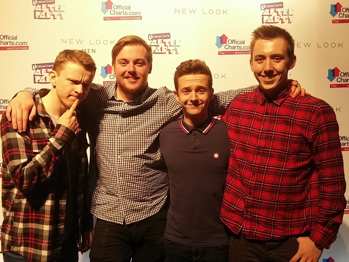 davemercer96's tweet photo. #chartsafterparty #newlookmusic https://t.co/4NaX3MwynR