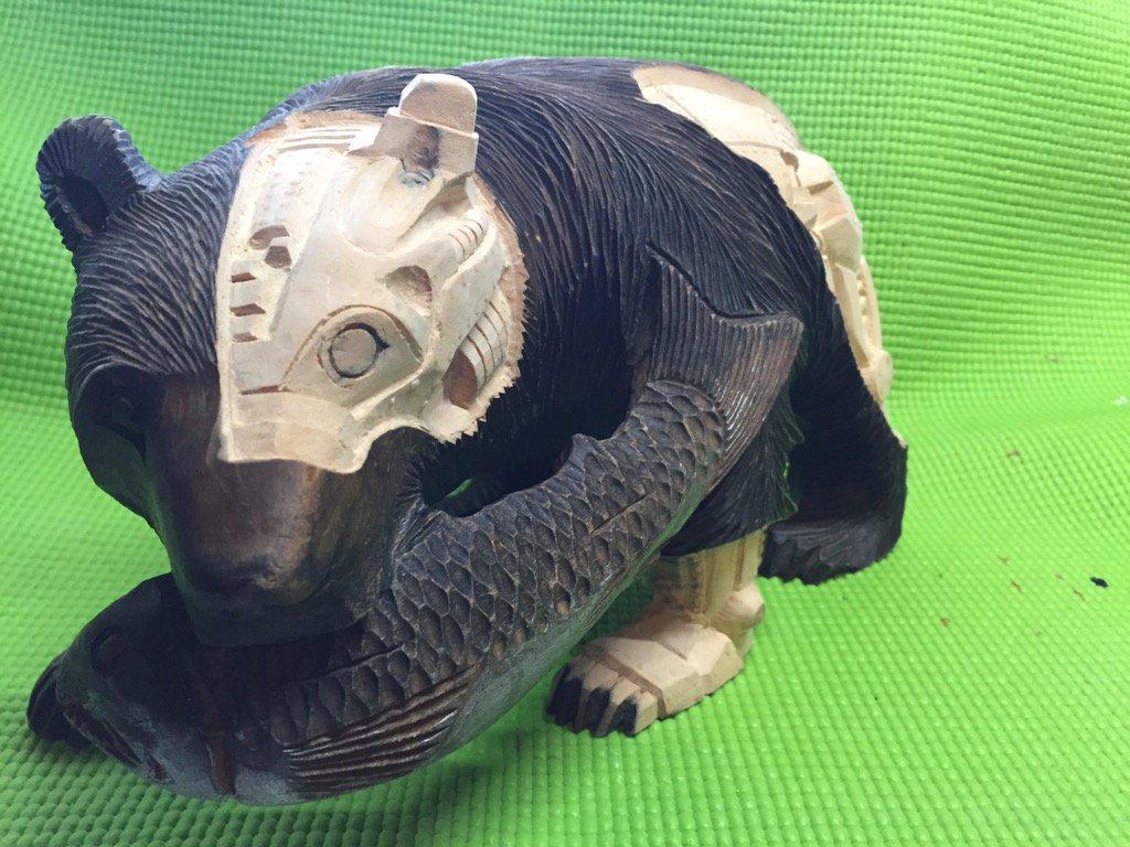 誰でも知ってる木彫りの熊を加工した『クマボーグ』が話題に「かっけぇ