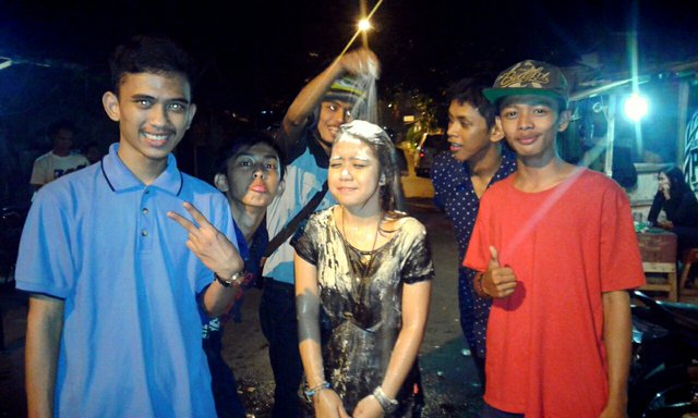 Happy birthday Voc <a href="/SepatuLuncur/">Sepatu Luncur</a> sekaligus bendahara PMRK @taaaammtami Sukses trus di bidang musik &amp; komunitasnya ya