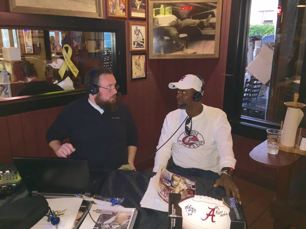 jkittkat's tweet photo. @TheGameWDGM @RyanCFowler with #KerryGoode at the #BamasBestForALS fundraiser. #TheBamaFamily loves you!🙏🏻💕 https://t.co/Z9wpgdpcQ6