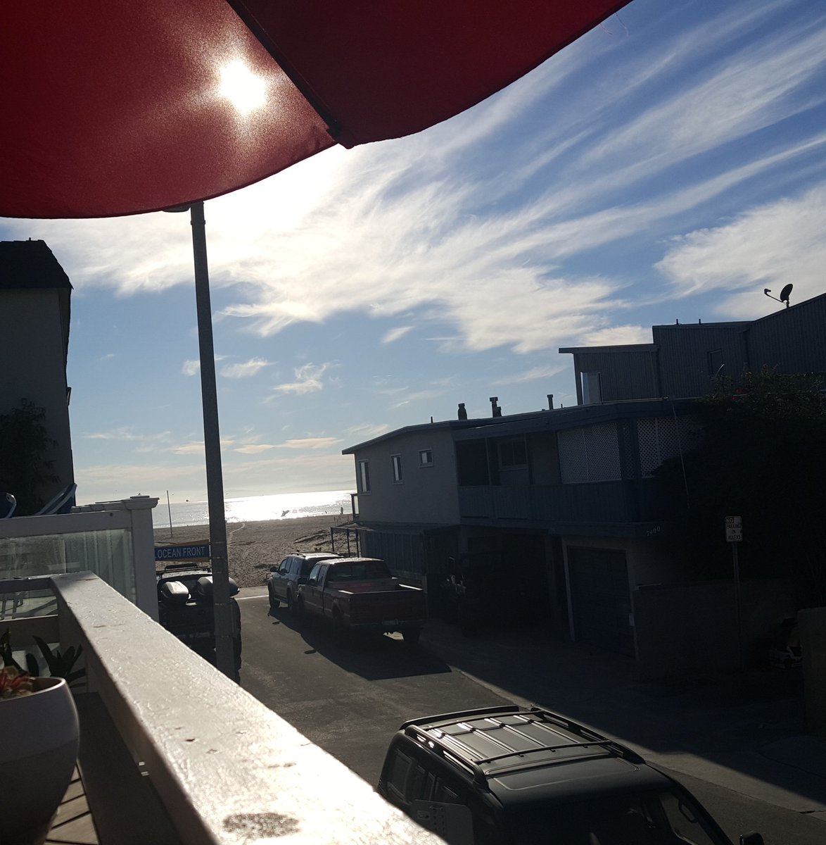 flipnez's tweet photo. Happy Friday!..Have an Awesome Weekend Everyone!👍
#goodvibes #livelaughlovelife #smilenlaughmore #newportbeach https://t.co/ypEjzAt5Ii
