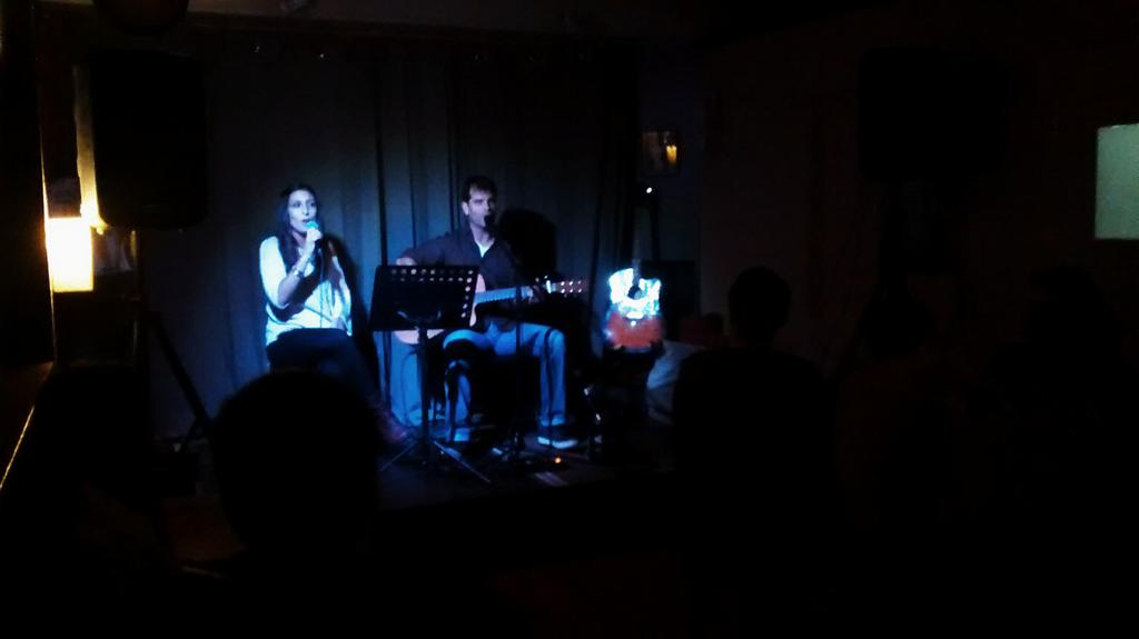 publenrenou's tweet photo. #DoubleChick in the pub #live un duet q la clava #versions al #PubNviu encara hi sou a temps!! https://t.co/OSfaEwX9NL