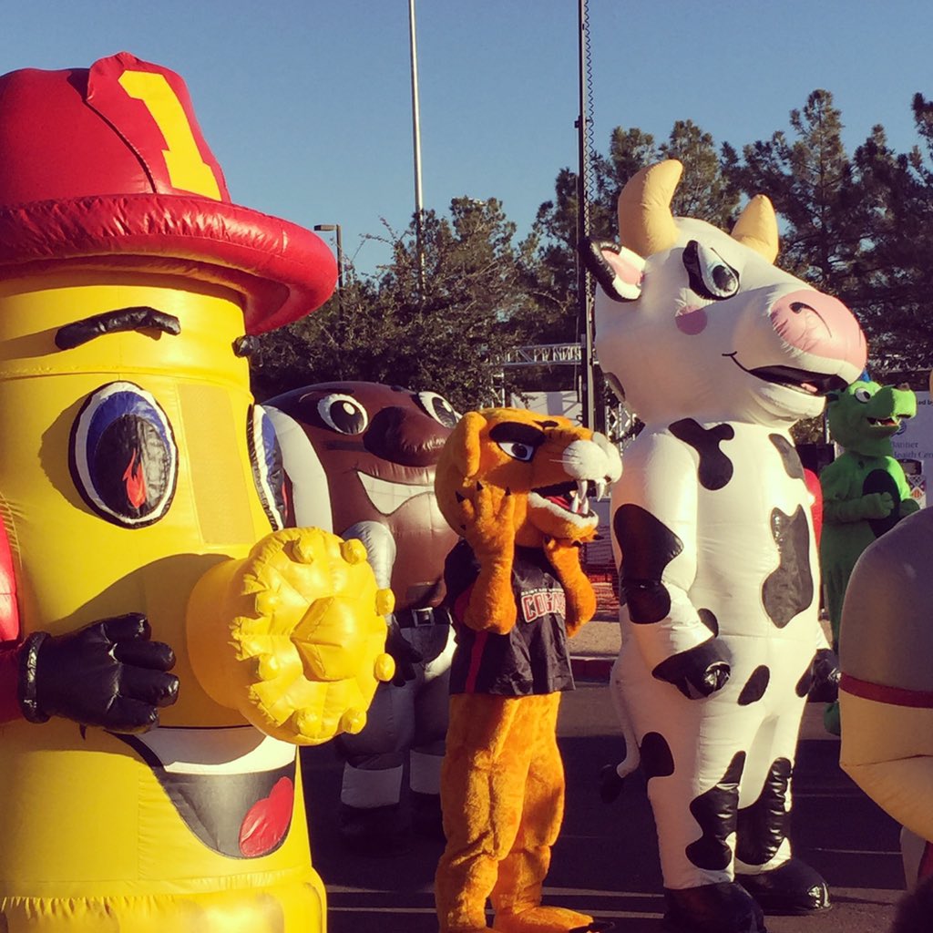 sxugilbert's tweet photo. Getting ready for the Mascot Run at Gilbert Days 5k and 1 mile run. #mascotrun @GilbertParksRec @SXUNewsroom https://t.co/wOJNAm5nTo