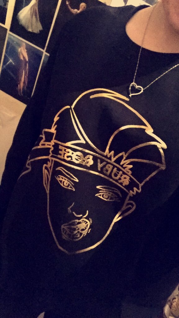 rubyrosefan_'s tweet image. SO HAPPY MY RUBY ROSE JUMPER CAME IN THE POST THE OTHER DAY @RubyRose 😫🙋🏼 All the way to the UK😅